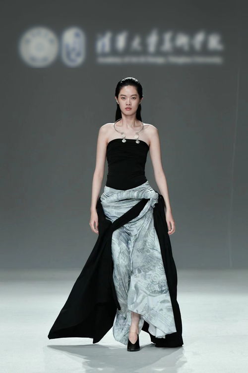 清華美院2023屆服裝與服飾設計專業畢設發布會舉行