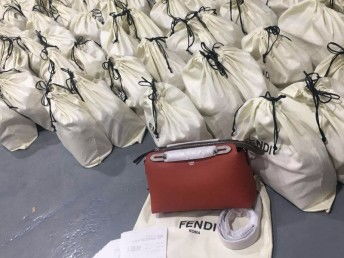 圖 提供廣東省東莞奢侈品牌代工廠原單產品批發 上海服裝 鞋帽 箱包