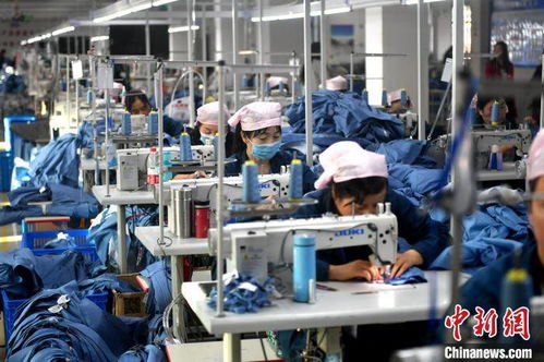 探訪甘肅省臨洮縣服裝廠里的 扶貧車間