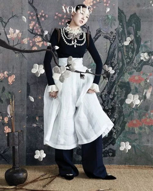 老掉牙 的民族服飾,怎么能登上時尚雜志封面