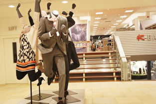 在當(dāng)今市場(chǎng)開(kāi)設(shè)服裝店的機(jī)遇、挑戰(zhàn)與盈利策略